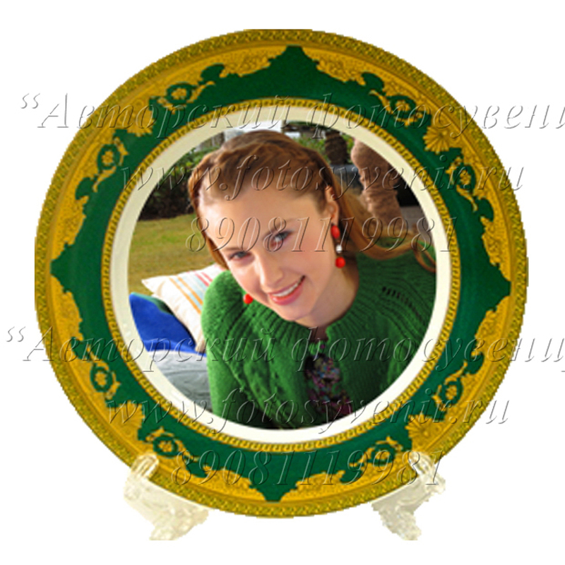 Тарелка, каемка с золотым орнаментом на зеленом фоне